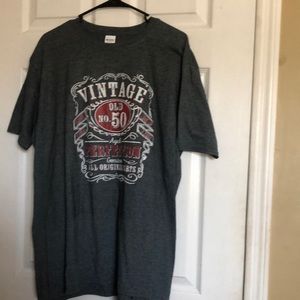 Men’s gray graphic T-shirt